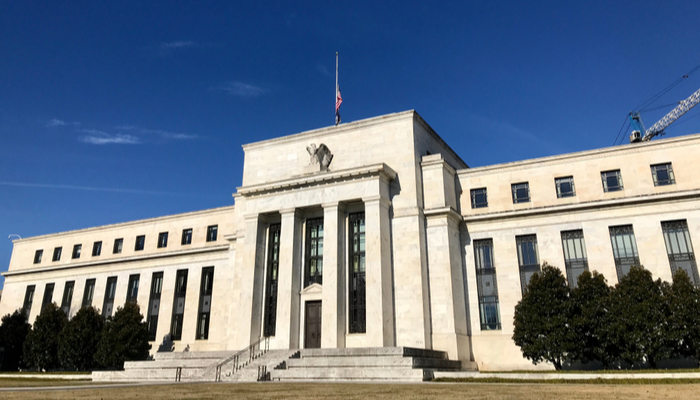 La Fed suaviza las expectativas de agresivas subidas de tipos